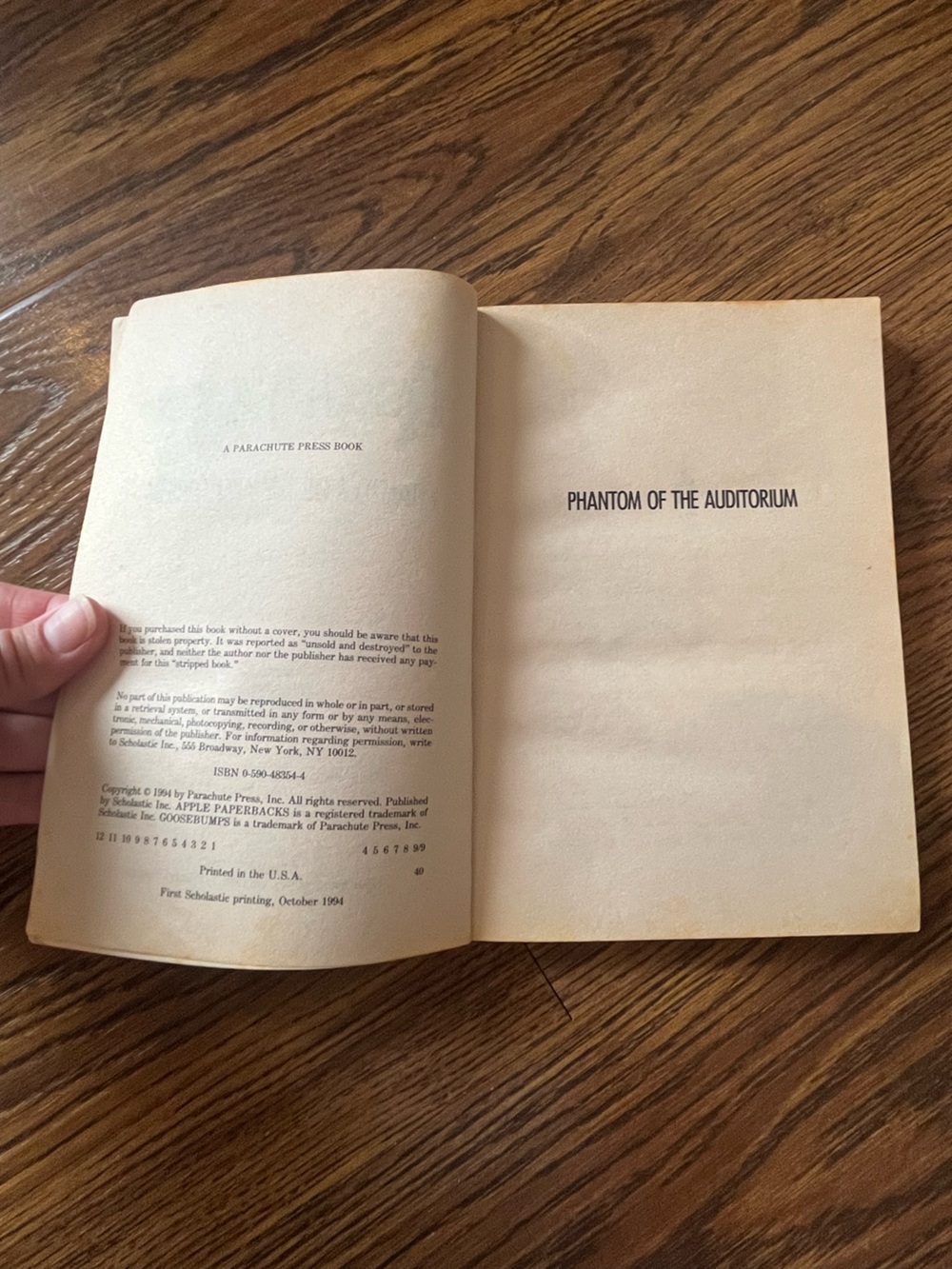 R.L. Stine Goosebumps Phantom of the Auditorium Kids book - vintage spooky novel - Picture 3 of 3